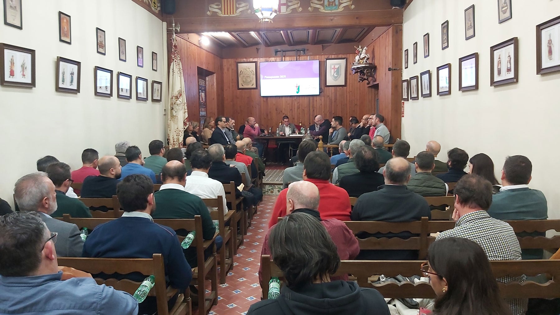 Un instante de la Asamblea de la Asociación de San Jorge que ha tenido lugar en el salón de actos del Casal