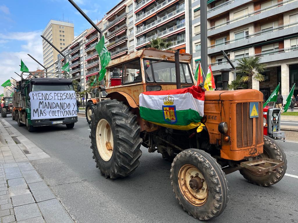 Tractorada en Logroño organizada por Arag-Asaja