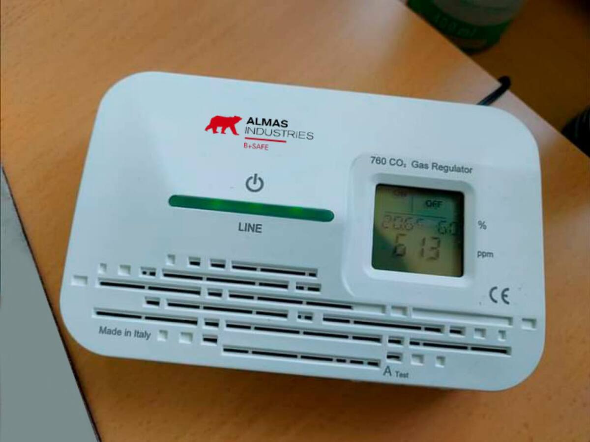 Los padres de un colegio de Málaga compran 30 medidores de CO2