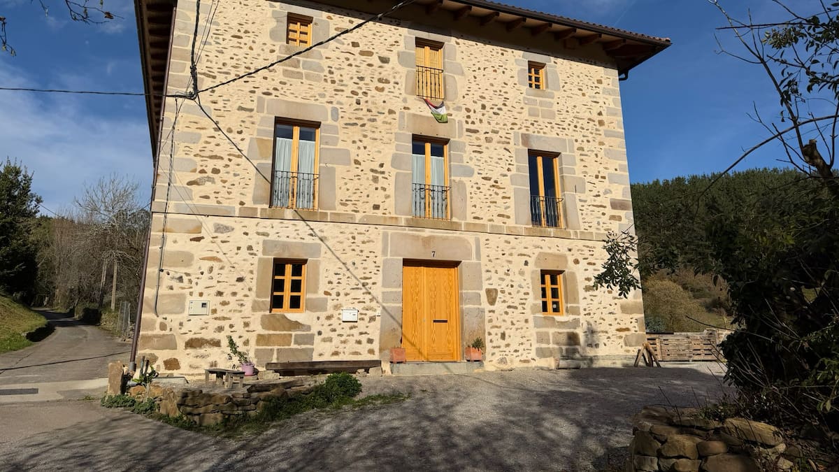 Rubén Méndez: "Compartimos una vivienda cooperativa por la que pagamos 600 euros al mes"