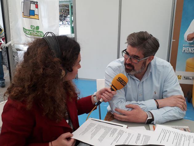 María Gutiérrez en un momento del programa desde la Feria de la Anchoa.