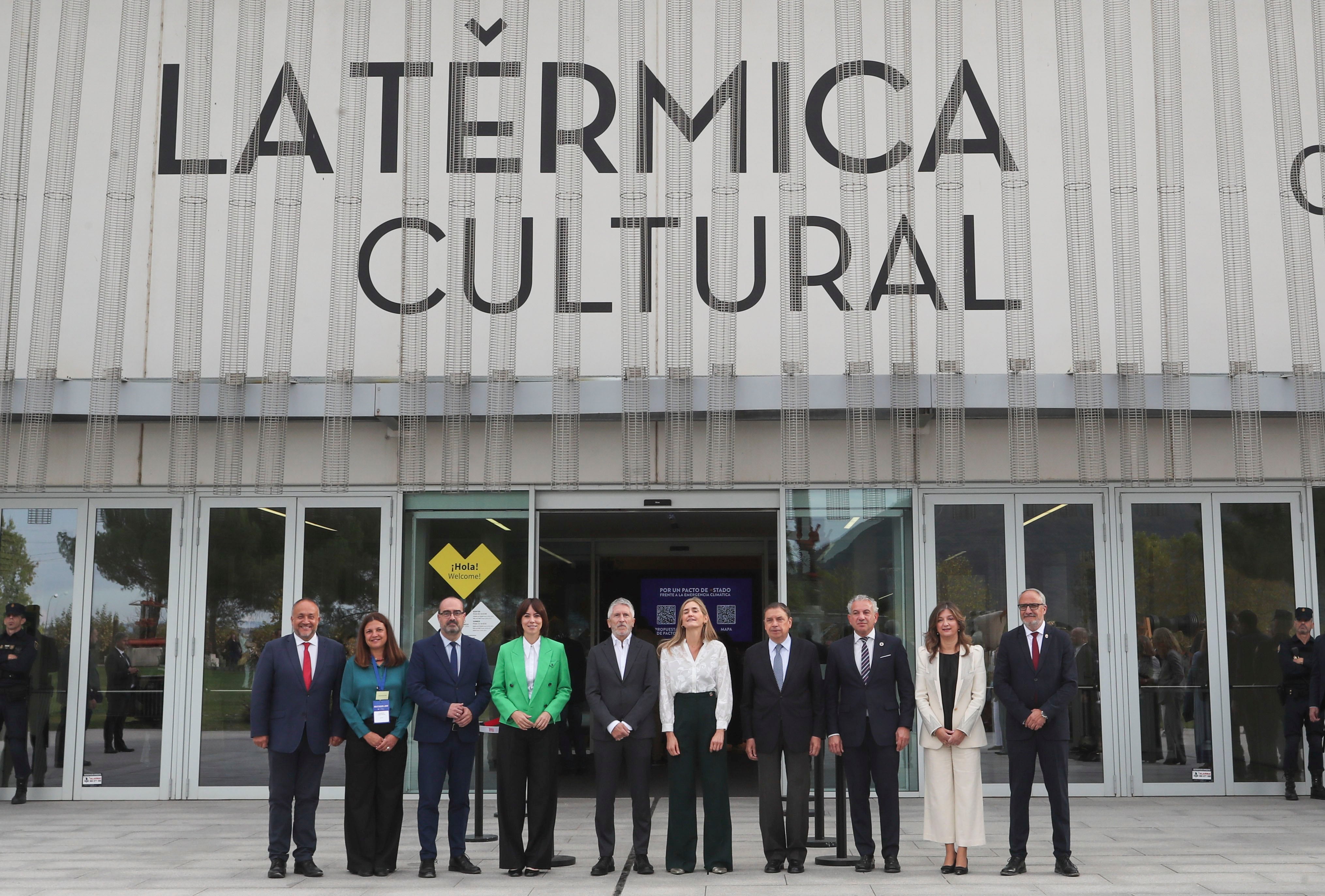 PONFERRADA (LEÓN), 13/10/2025.- La vicepresidenta y ministra para la Transición Ecológica, Sara Aagesen (6i), los ministros de Agricultura e Interior, Luis Planas (4d) y Fernando Grande-Marlaska (5i), respectivamente y la Titular de Ciencia, Innovación y Universidades, Diana Morant (4i), entre otros, durante la inauguración de la convención climática que se celebrará hoy y mañana en Ponferrada. EFE/ Ana F. Barredo
