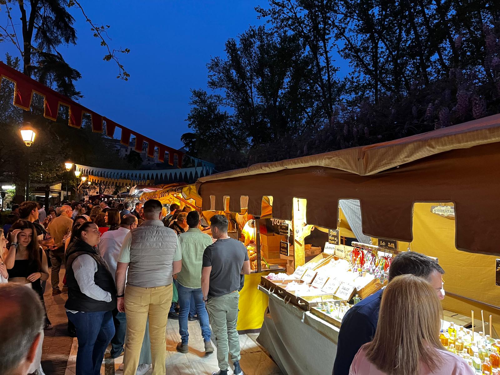 Imagen de archivo de uno de los mercadillos medievales, celebrado en el Parque de la Vega de Toledo