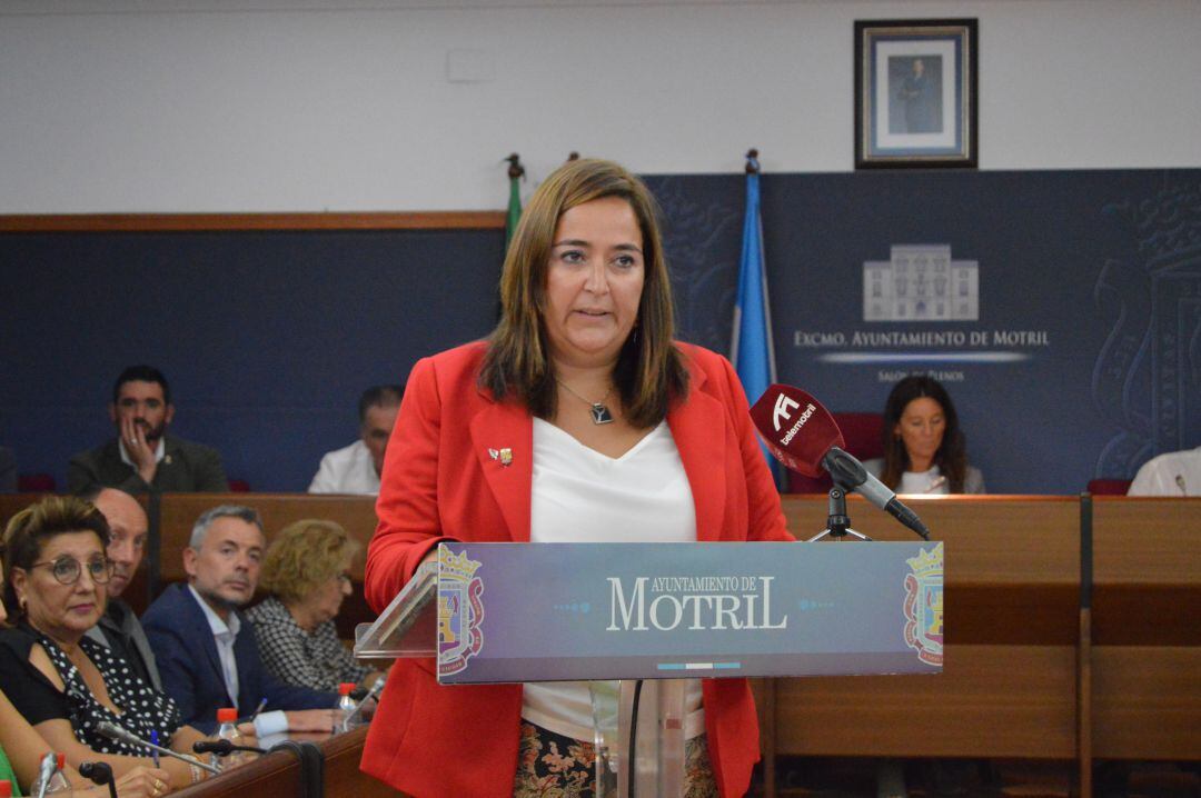 Maria José Sánchez durane su discurso tras ser elegida presidenta de la Mancomunidad de Municipios de la Costa Tropical