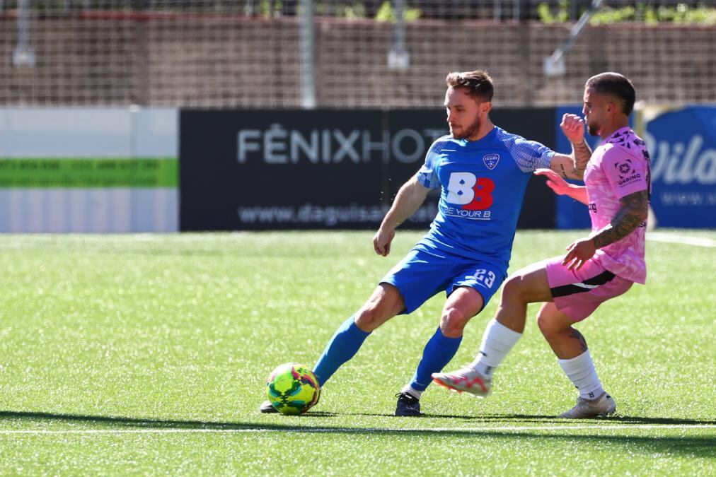 La UE Santa Coloma va empatar el cap de setmana contra el Penya Encarnada i es complica la lluita pel títol.