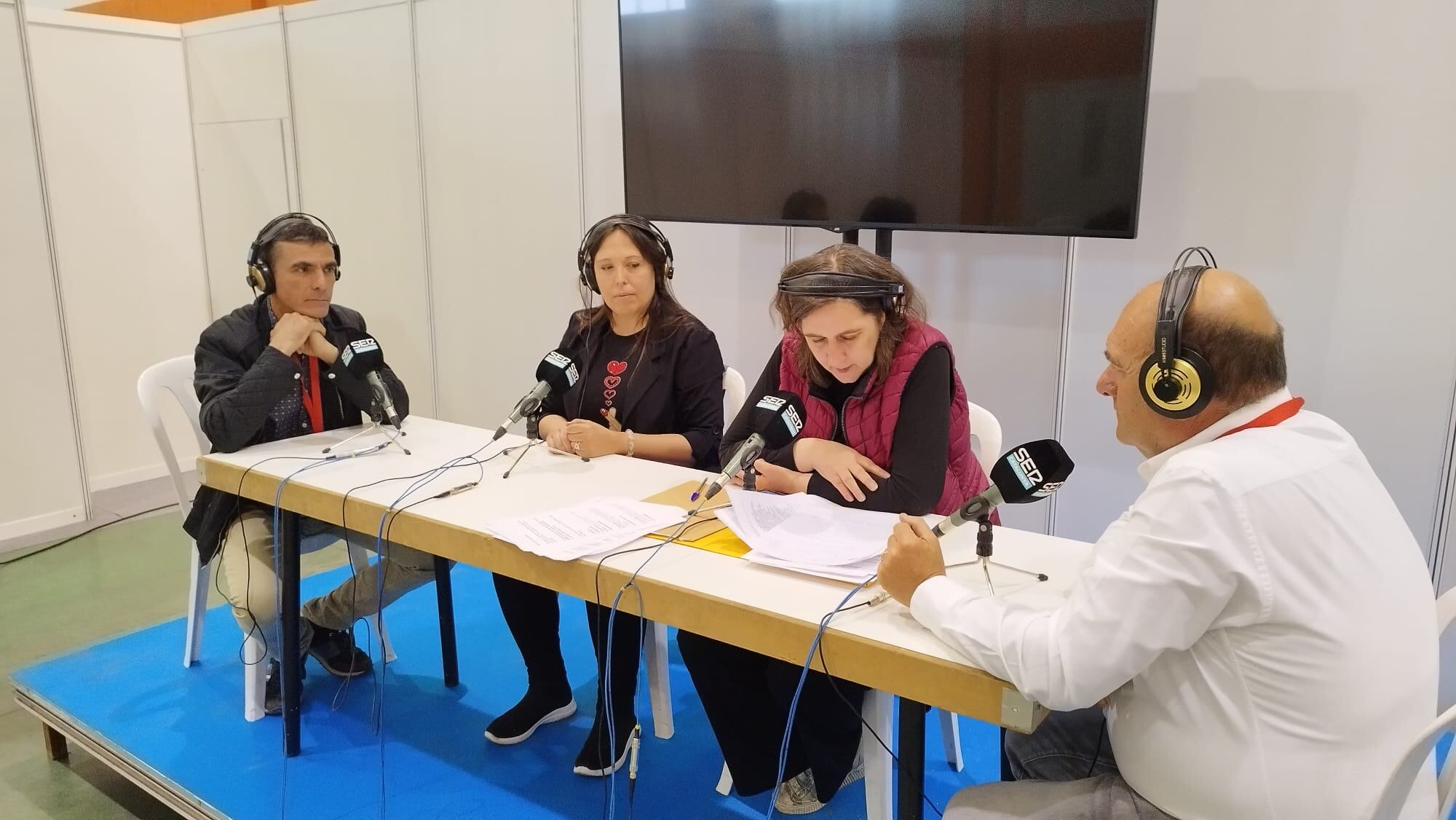 A l&#039;Aquí Lleida fet en directe des de Fira de Mollerussa hi han passat expositors com els de la imatge. Asseguren confiar en la inversió que suposa per als seus negocis un certamen com Sant Josep.