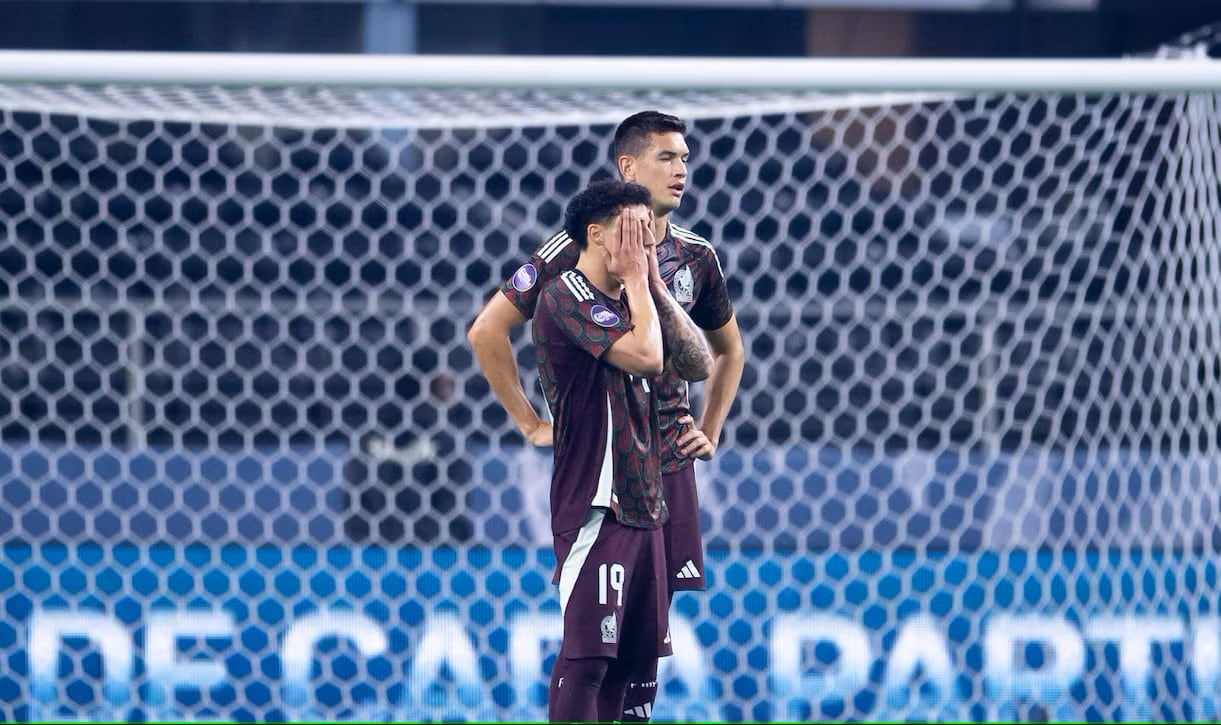 César Montes vuelve muy tocado al Almería.