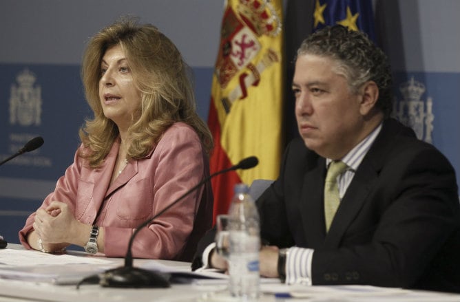 Los secretarios de Estado de Empleo y de Seguridad Social, Engracia Hidalgo y Tomás Burgos, durante la presentación de los datos de paro registrado en el Servicio Público de Empleo Estatal (SEPE) y los de afiliación a la Seguridad Social, correspondientes