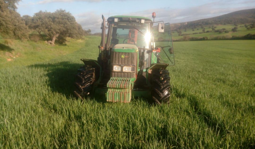 Tractor de uno de los participantes en las movilizaciones, Carmelo Pizarro, agricultor y ganadero de Agudo (Ciudad Real) 