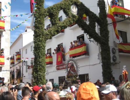 La Virgen de Tejeda en el arco de Boni, a su paso por Landete.