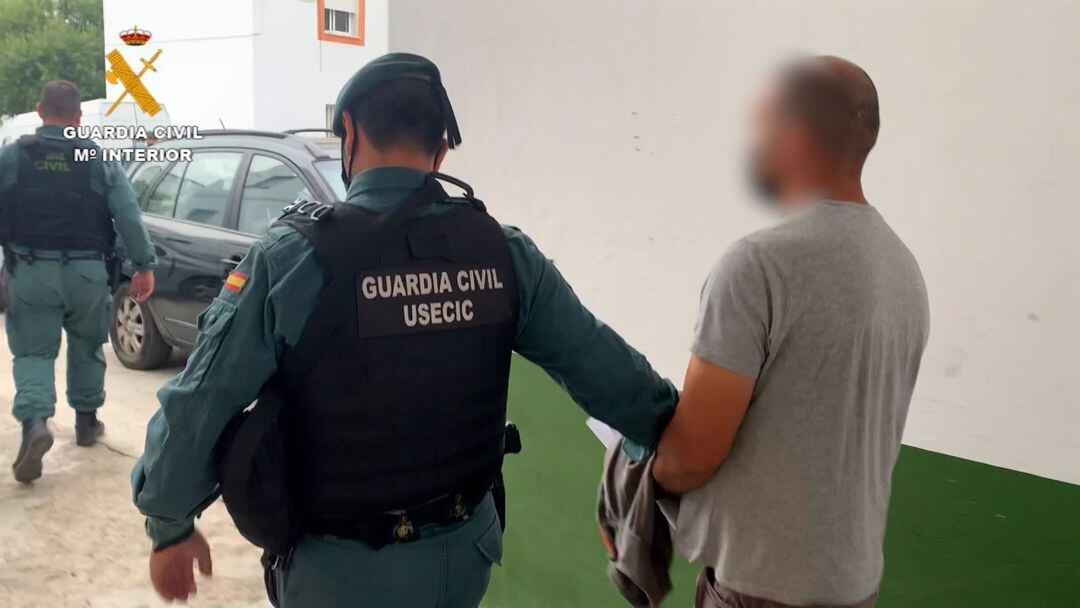 Uno de los arrestos por la Guardia Civil.