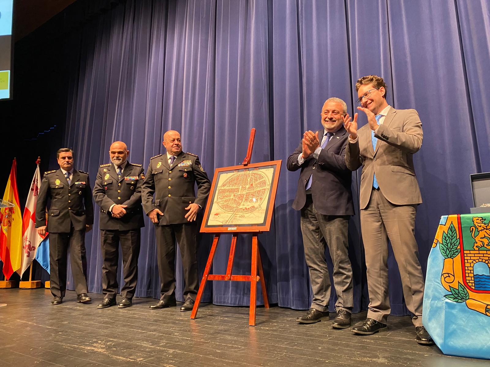 Acto de homenaje del Ayuntamiento de Aranda al Cuerpo Nacional de Policía en el año de su 200 aniversario