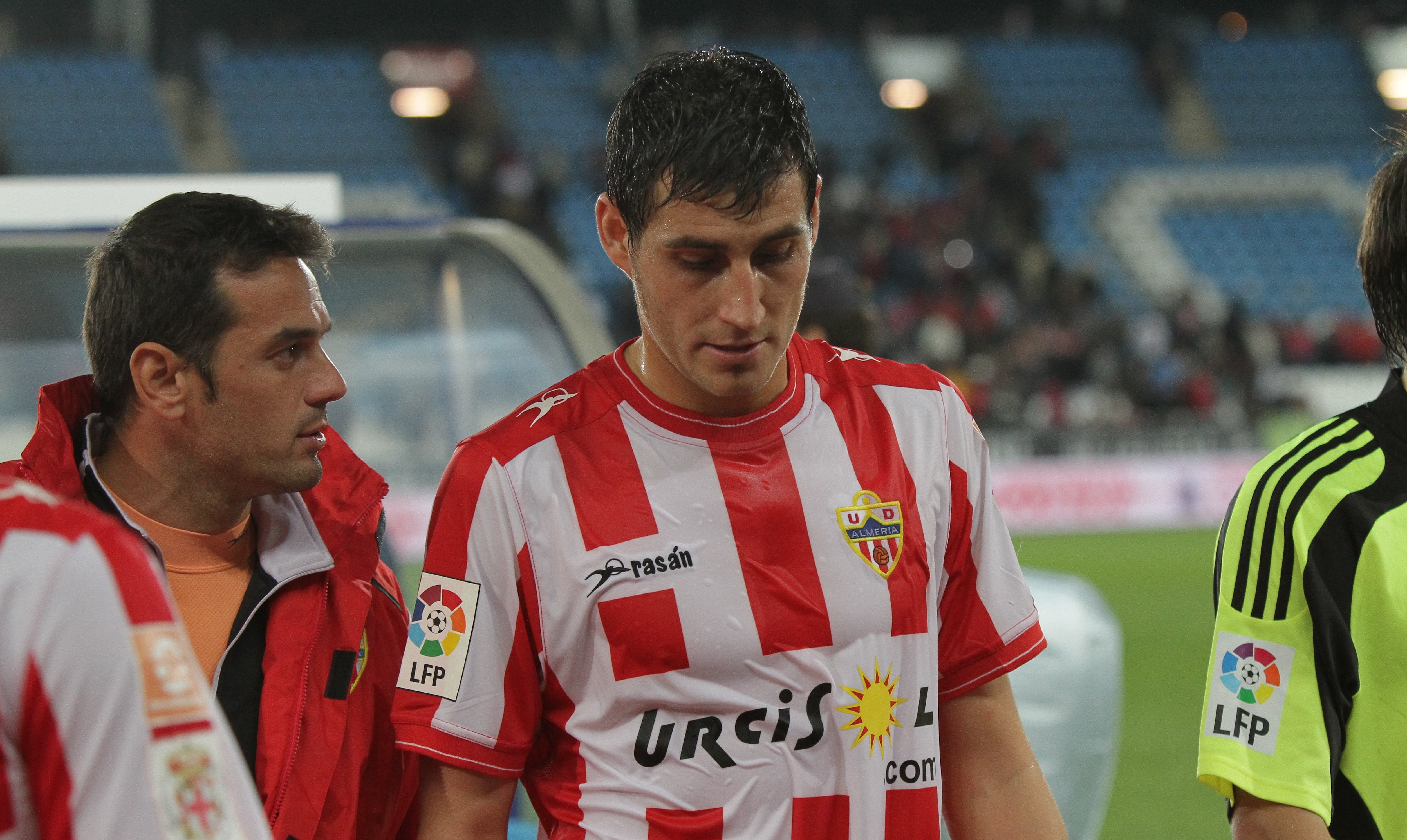 Balti Rigo junto a Esteban después de terminar el partido de Liga contra el Real Zaragoza en 2010.