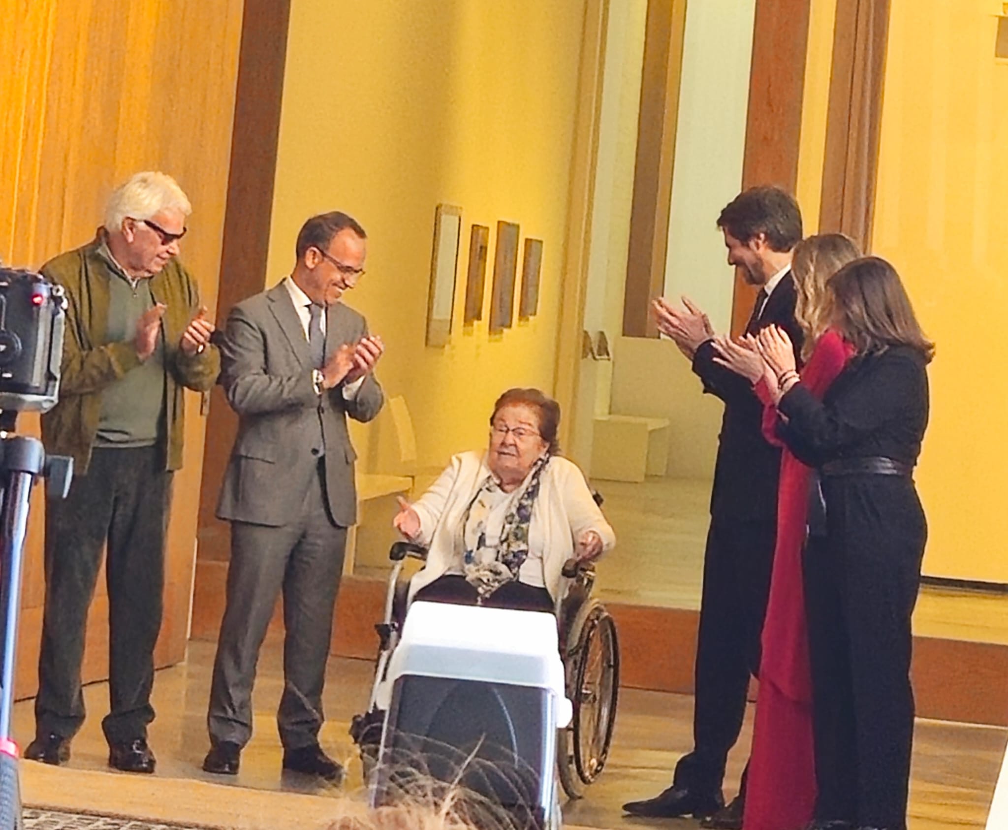 Helga de Alvear, durante el acto de su recepción de la Medalla al Mérito Cultural del Gobierno de la República de Portugal, en enero de 2024