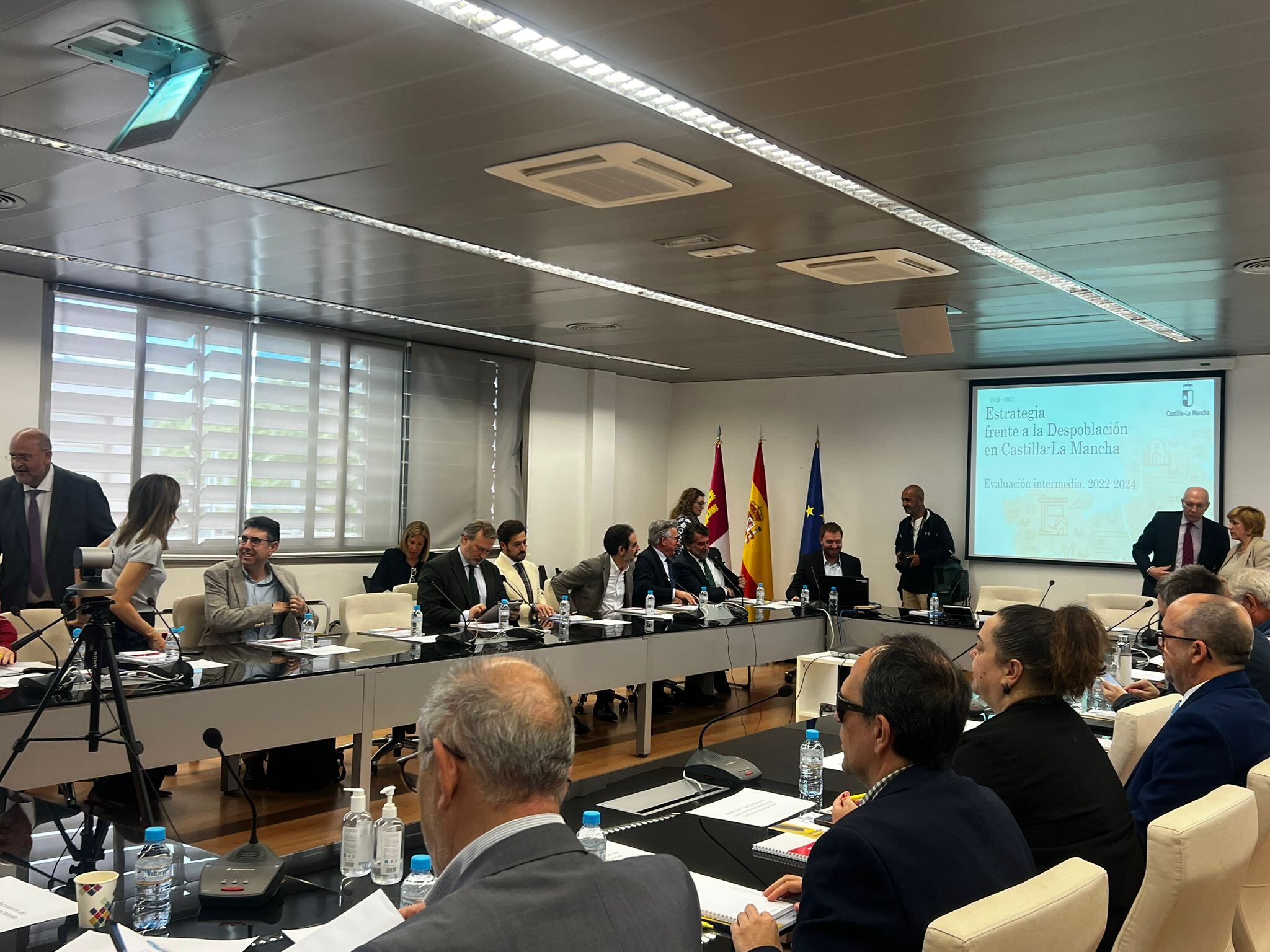 El Vicepresidente primero de la JCCM, José Luis Martínez Guijarro, preside la primera Mesa de Trabajo para analizar la estrategia frente a la despoblación en su tercer año de implantación.