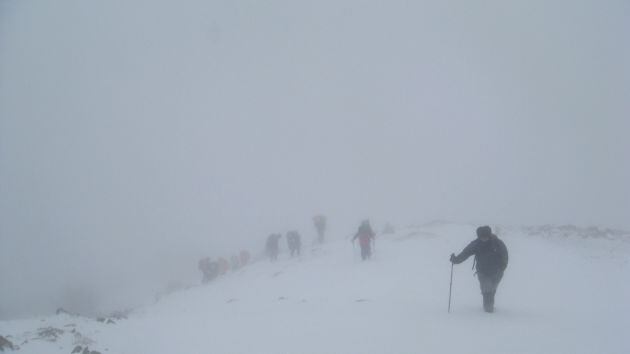 Subida al pico Gor, en la Sierra de Baza, con el club Llega como puedas