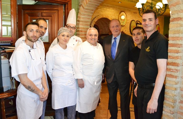 Juan Carlos I, en el restaurante Cruz Blanca de Vallecas.