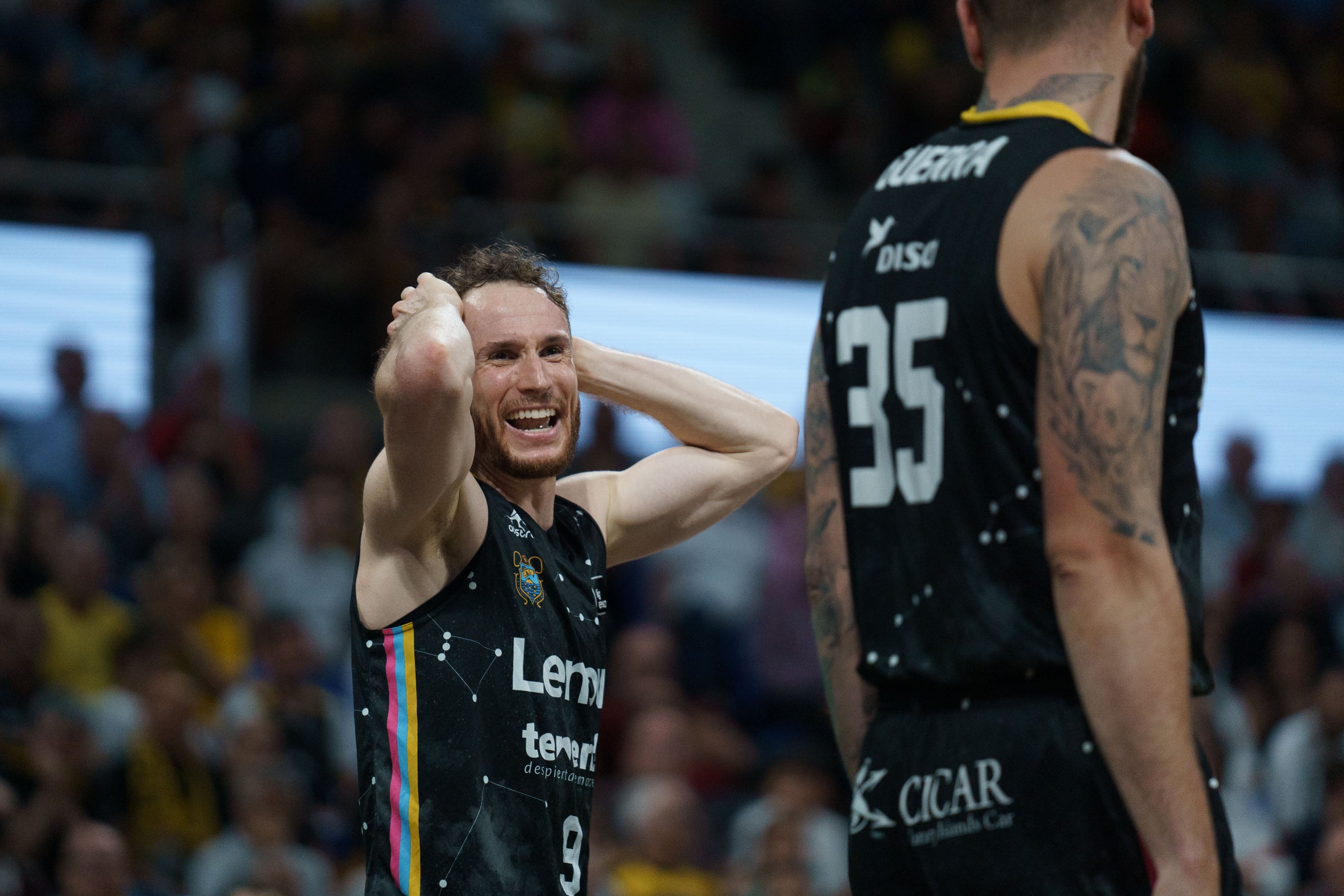 LA LAGUNA (TENERIFE), 26/03/2023.- El base del Lenovo Tenerife, Marclinho Huertas durante el partido de baloncesto frente al Gran Canaria correspondiente a la liga ACB celebrado este domingo en el pabellón Santiago Martín de La Laguna (Tenerife) EFE/Ramón de la Rocha