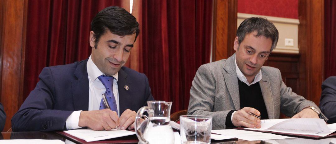 El conselleiro de Política Social, Rey Varela, y el alcalde de A Coruña, Xulio Ferreiro, en una imagen de archivo