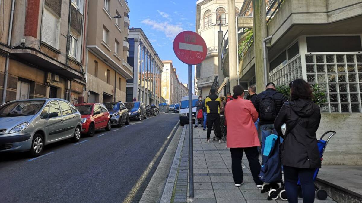 Colas del hambre en Santander (02/03/21)