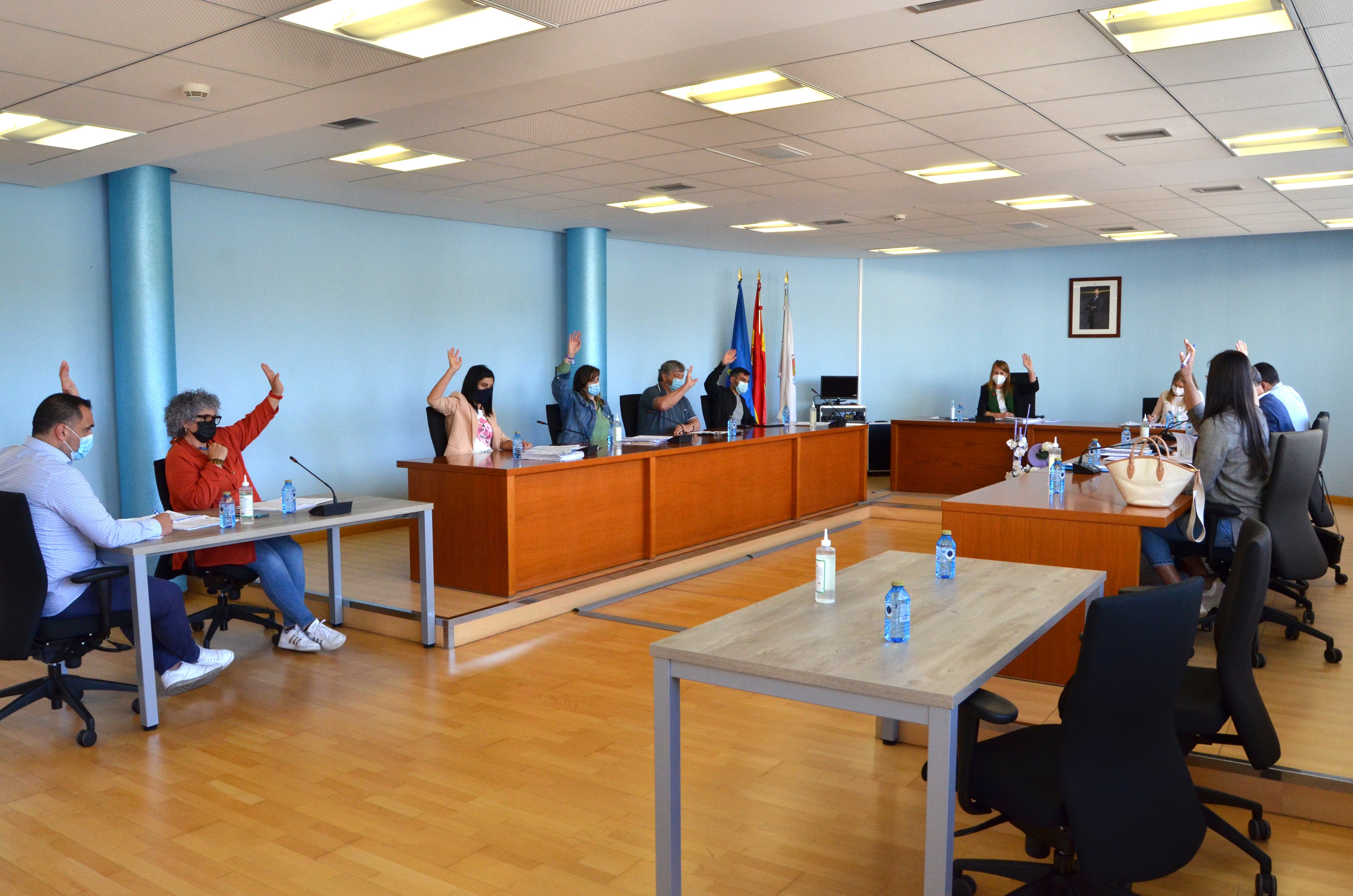 Votación en un pleno municipal celebrado en Salceda de Caselas.