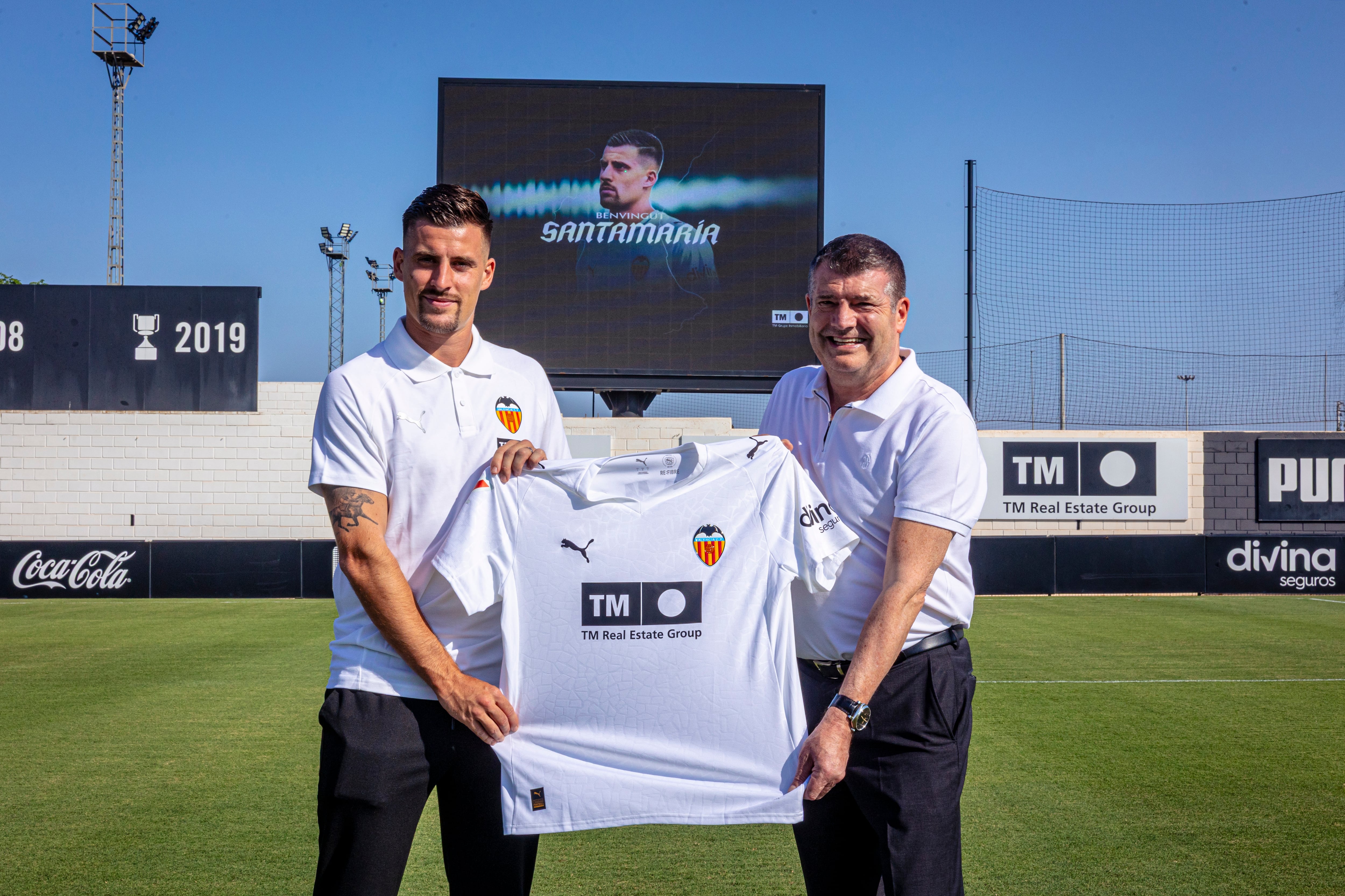 VALENCIA, 07/08/2025.- El Valencia CF ha alcanzado un acuerdo con el Stade Rennes para fichar al centrocampista francés Baptiste Santamaría (i) por dos temporadas, hasta junio de 2027. EFE/Valencia CF SOLO USO EDITORIAL/SOLO DISPONIBLE PARA ILUSTRAR LA NOTICIA QUE ACOMPAÑA (CRÉDITO OBLIGATORIO)
