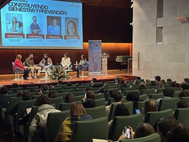 Una de las mesas redondas en Ideandando 2025