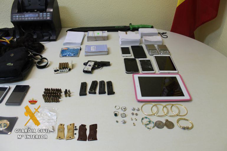 Objetos intervenidos a la banda