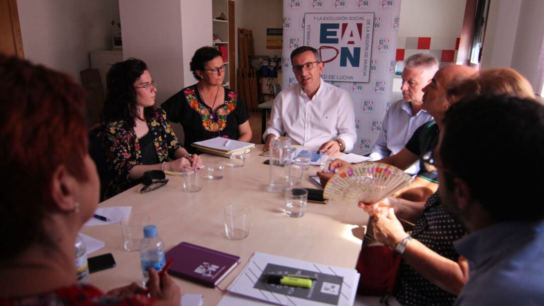 Diego Conesa, durante su reunión con representantes de EAPN