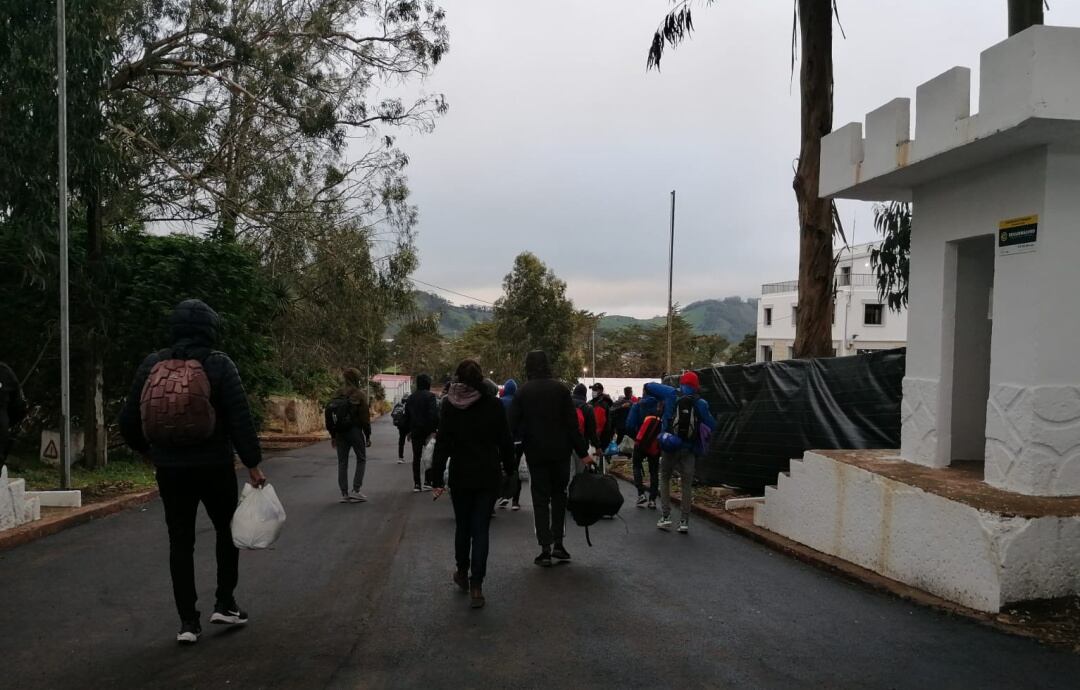 Entrada principal del campamento de migrantes de Las Raíces, en Tenerife