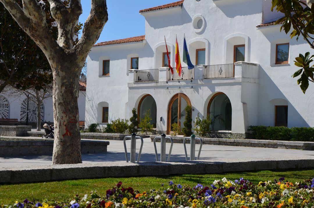 Fachada del Ayuntamiento de Villanueva de la Cañada