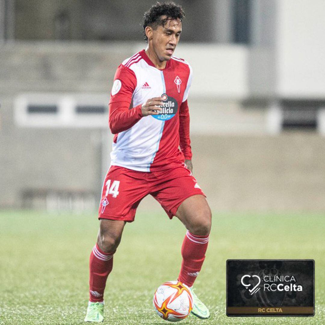 Renato Tapia durante un partido como visitante