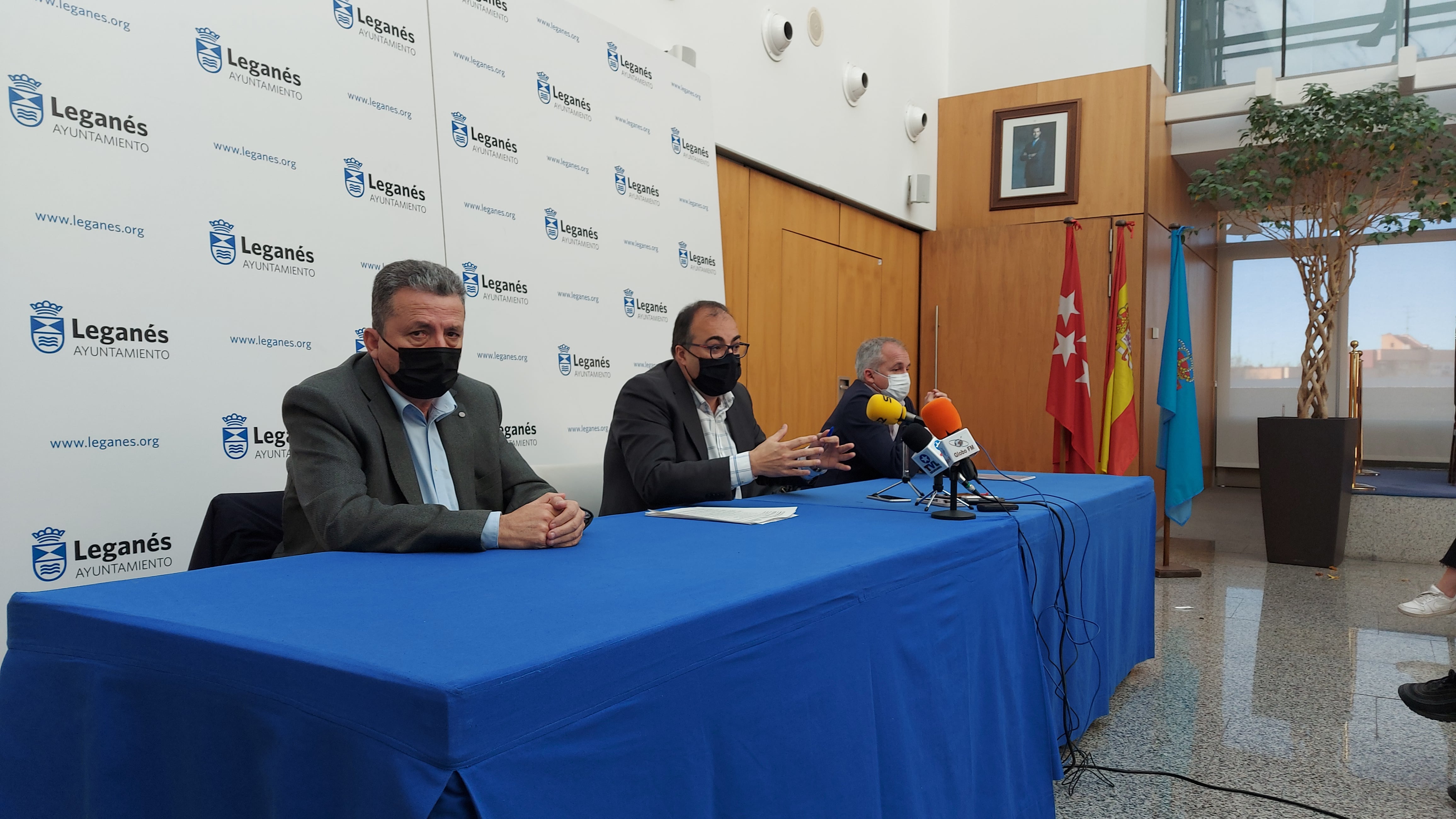 El alcalde de Leganés durante su rueda de prensa en el Ayuntamiento