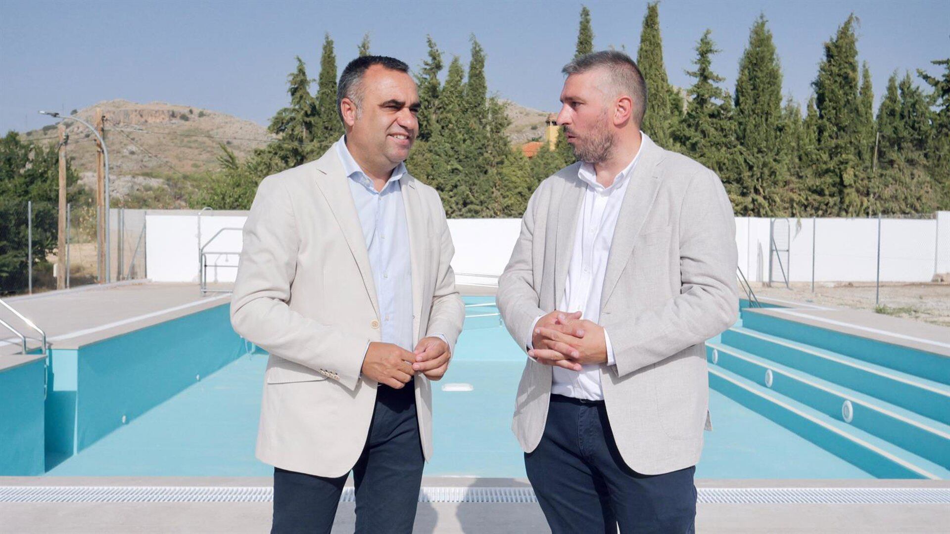 La Diputación destaca el buen ritmo al que avanzan las obras de la piscina pública de Diezma