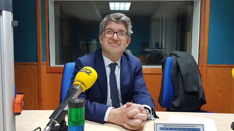 Andrés de Diego en el estudio de la Ventana de Cantabria 