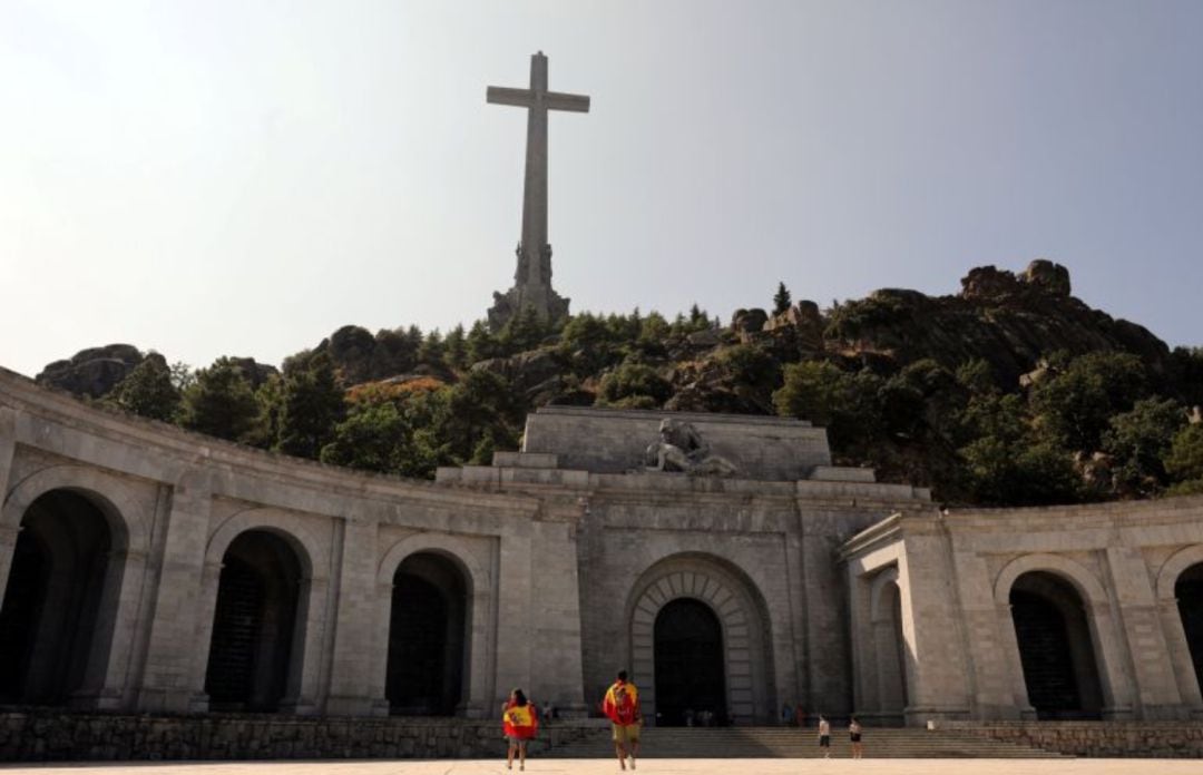 La familia Franco enterrará al dictador en el cementerio de la Almudena si se exhuma