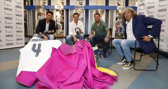 Foto de familia en &#039;El Larguero&#039; desde el Bernabéu