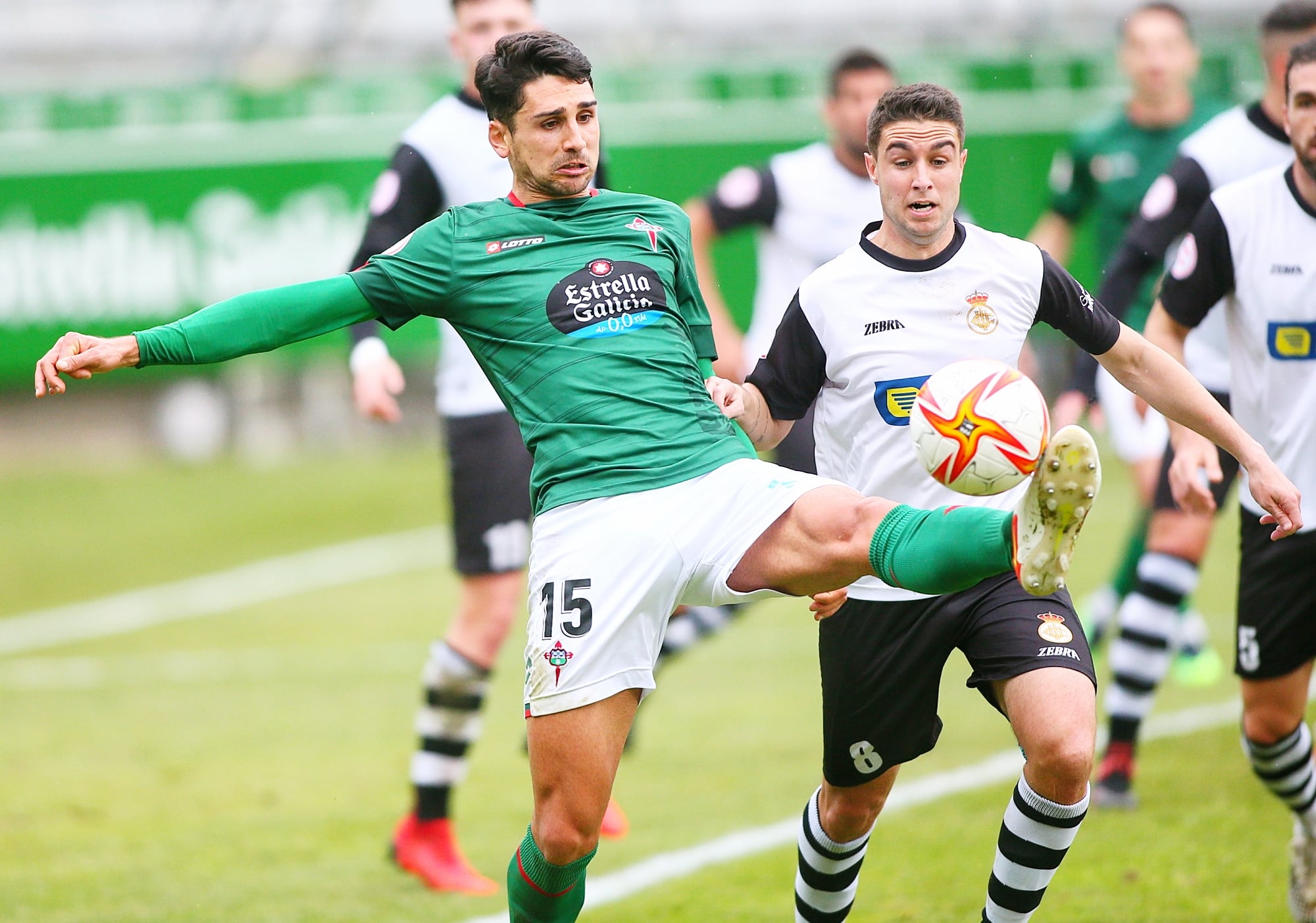 David Castro, en una jugada del Racing-Real Unión de Irún en A Malata