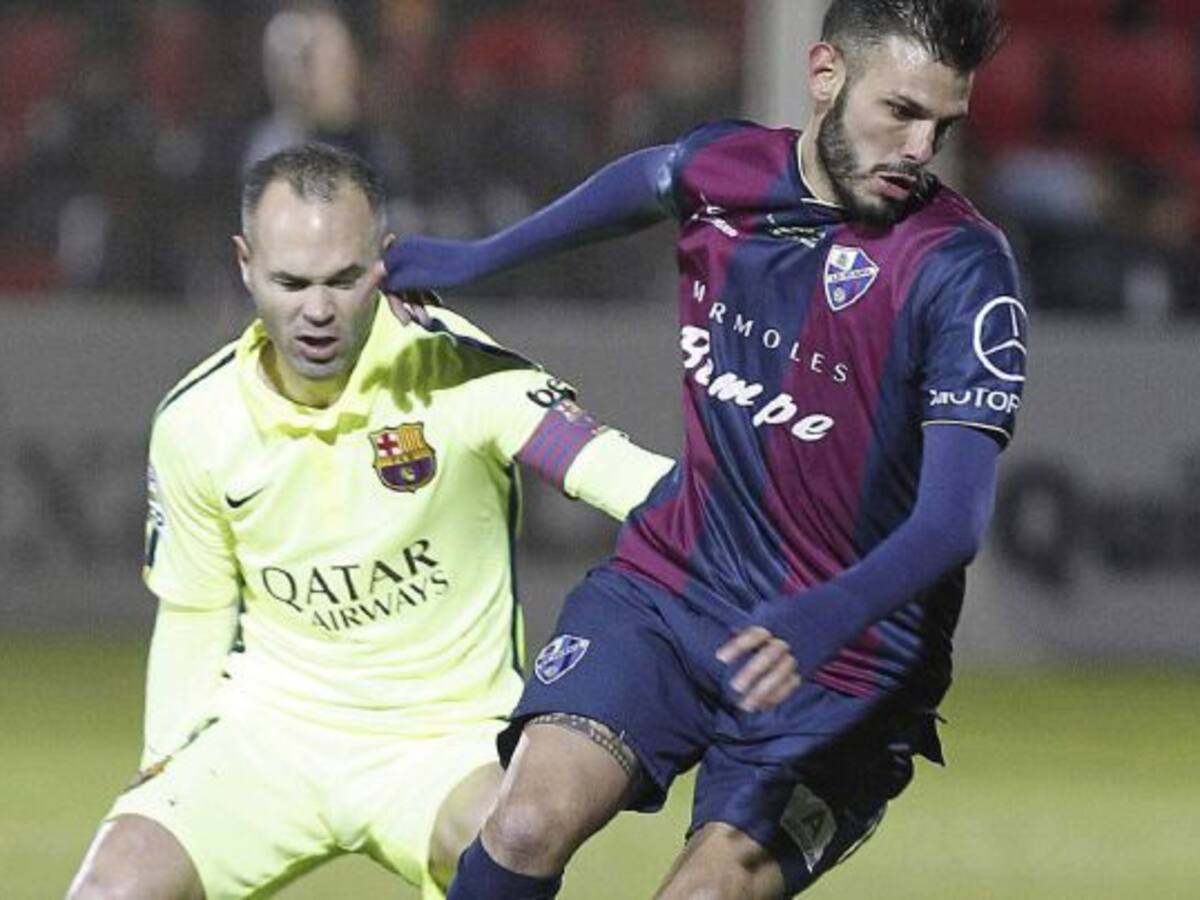 Rakitic e Iniesta alumbran al Barcelona en la Copa ante el Huesca