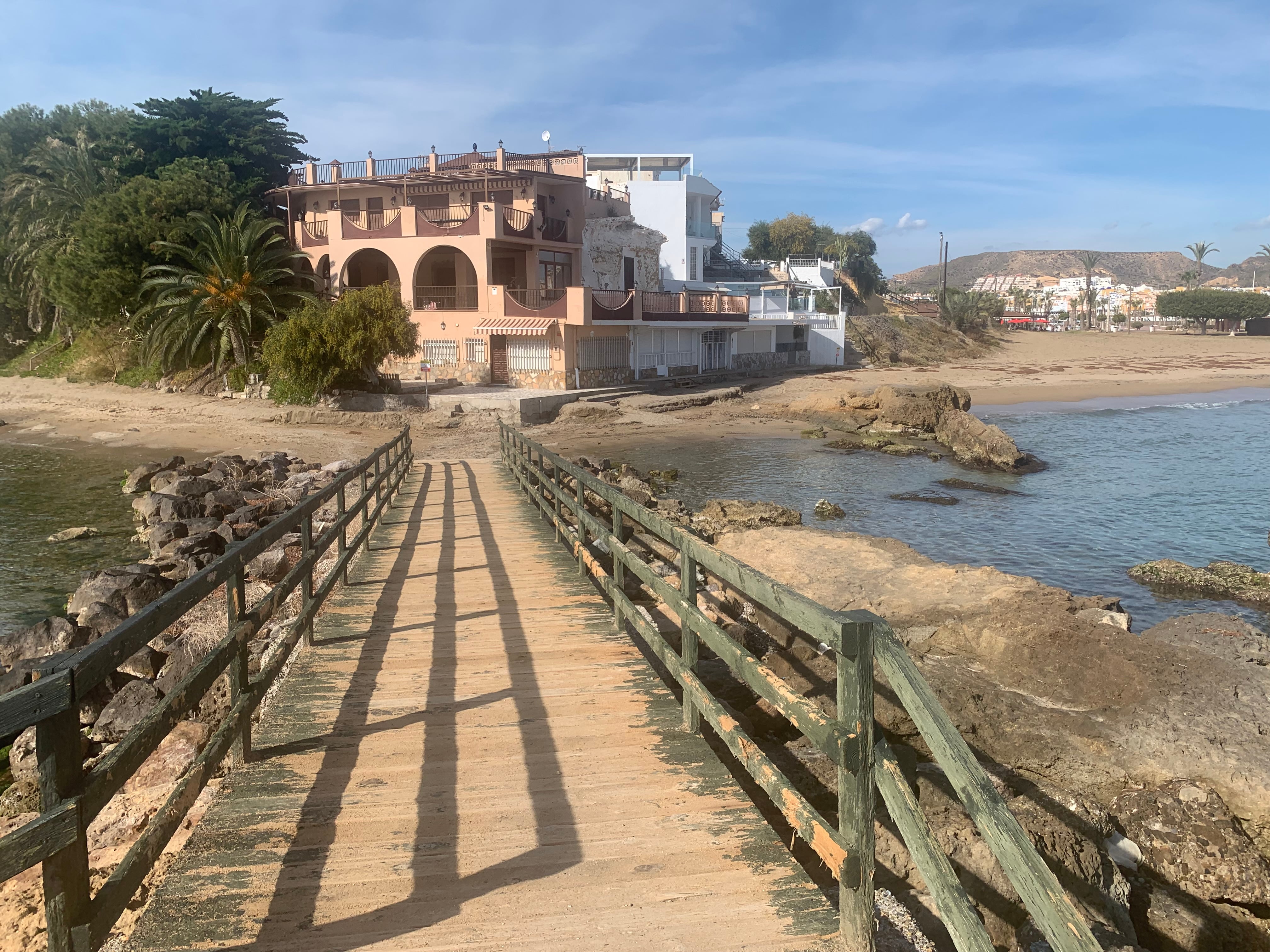 Los eldenses eligen la playa para sus vacaciones