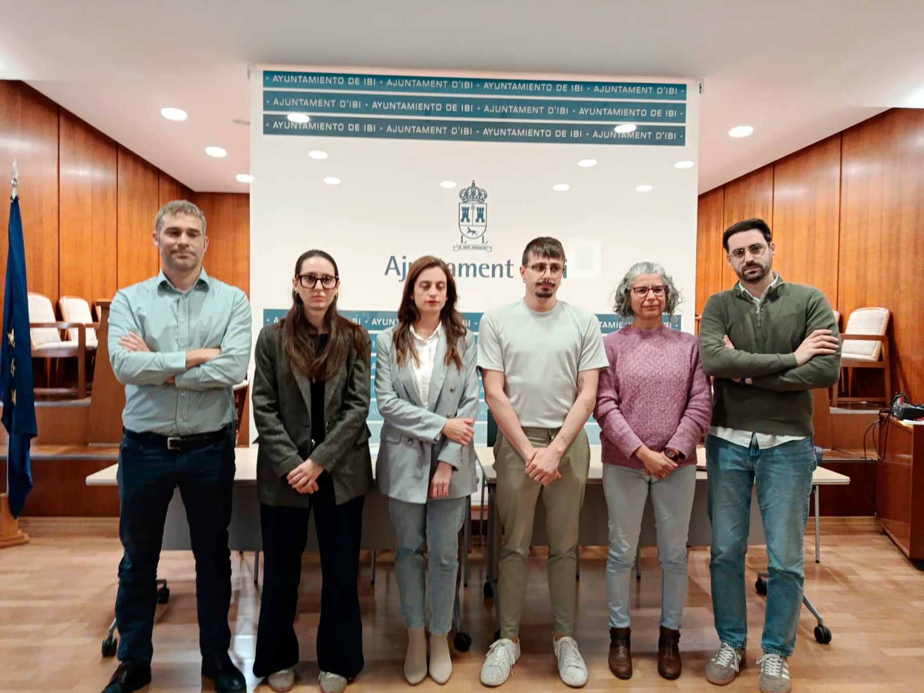 Imagen de los concejales de Compromís de Ibi acompañados por Gerard Fullana, MJ Calabuig y Samuel Medina