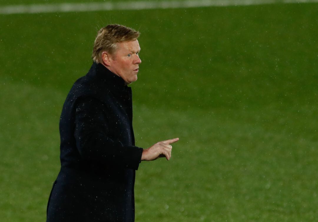 Koeman durante uno de sus últimos partidos