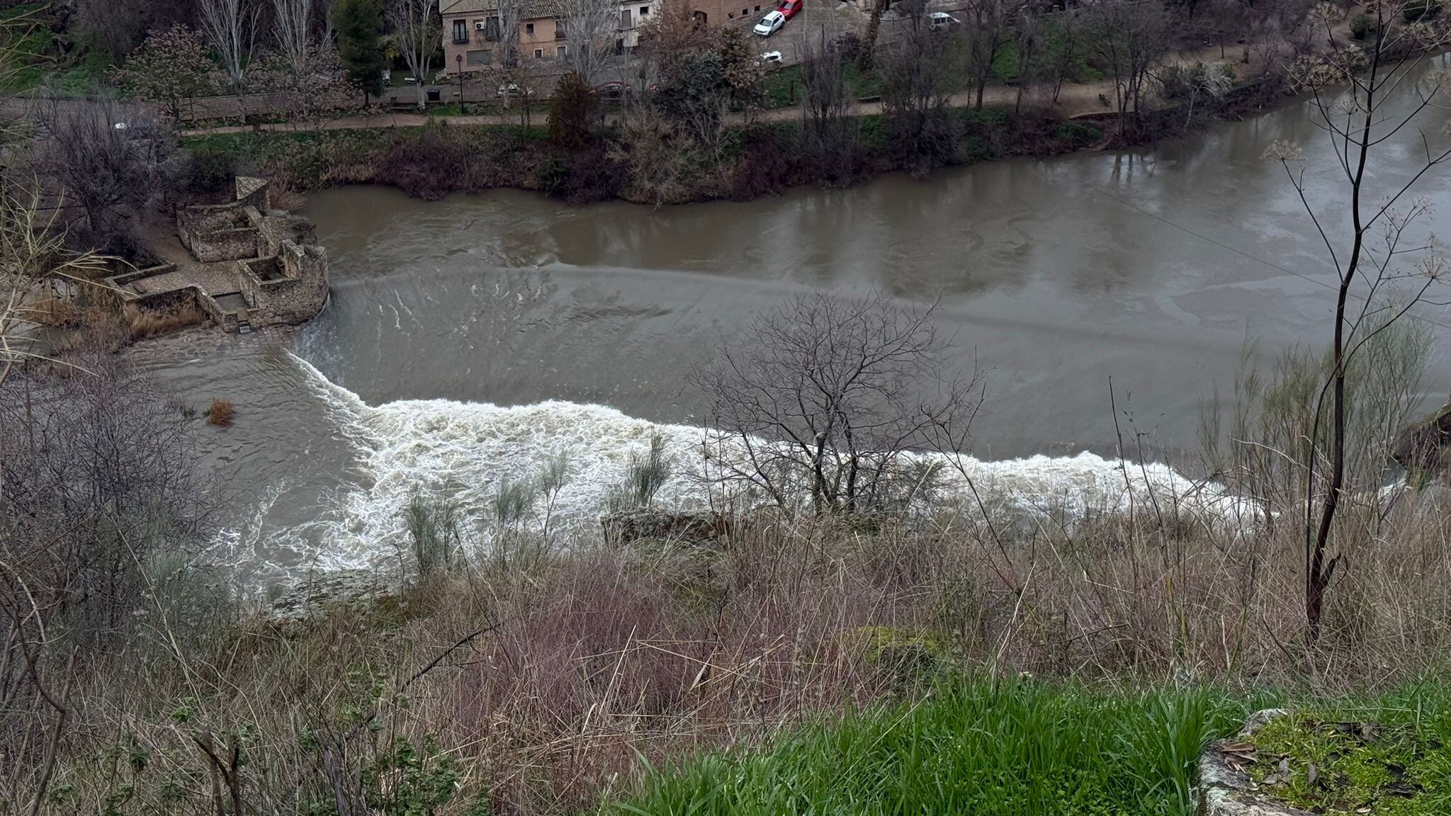 Estado del río Tajo, a su paso por Toledo, en la tarde de este miércoles 4 de febrero de 2026