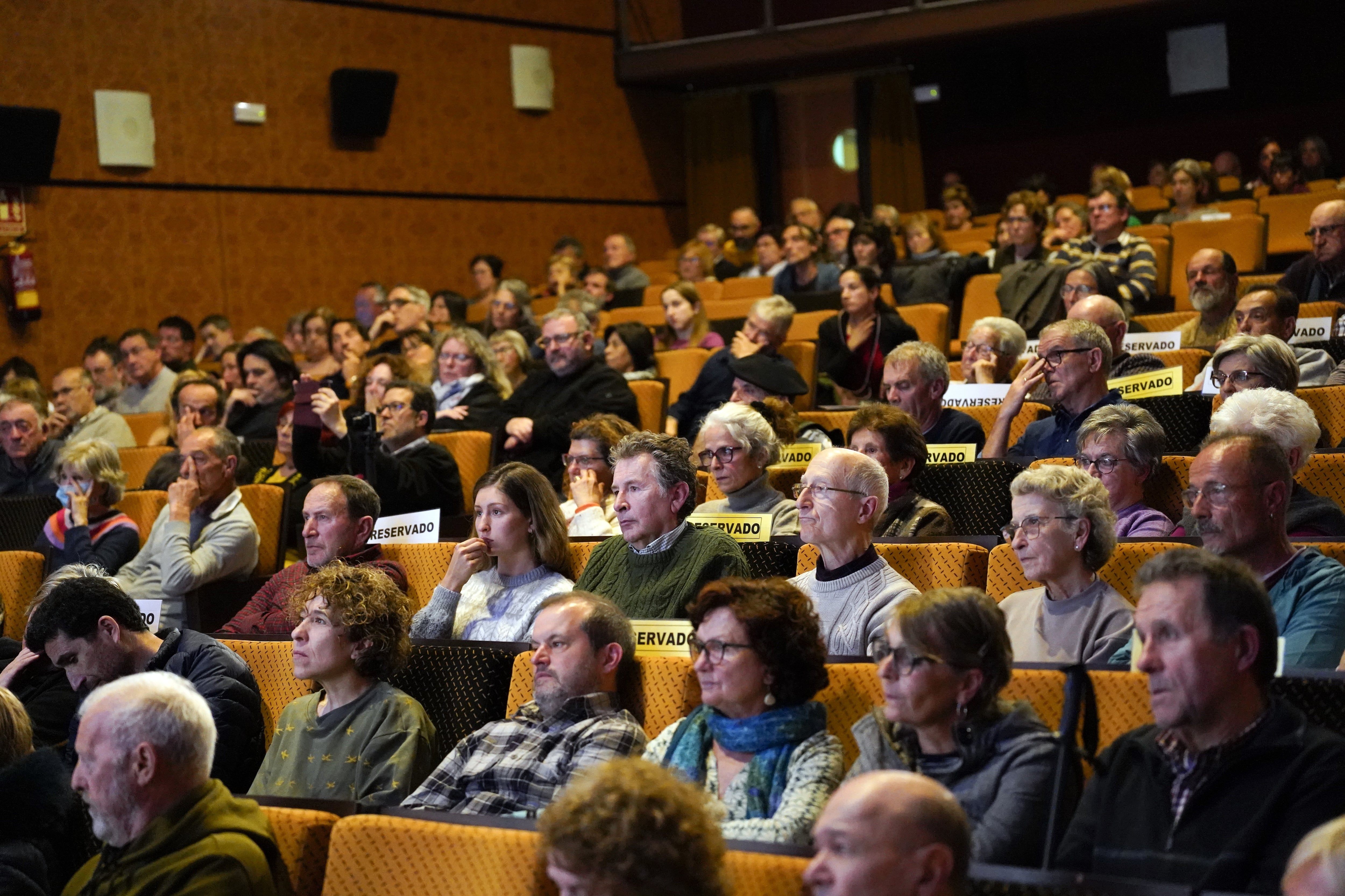 Numeroso público acude a Espiello