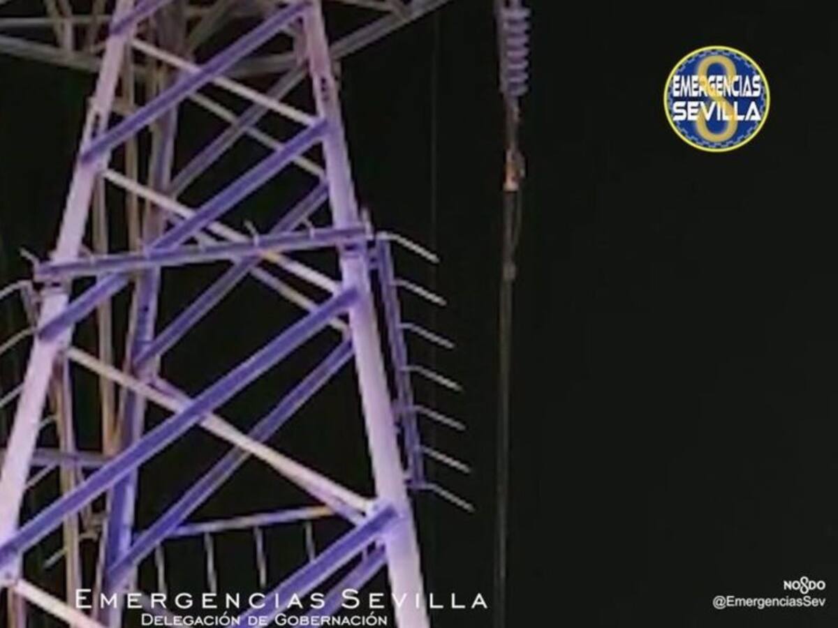 Hospitalizado un joven en estado crítico por una descarga al subir a una torre de alta tensión