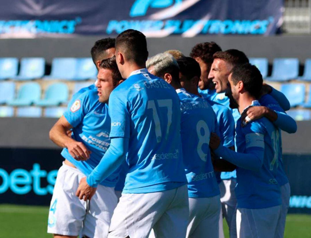 Los jugadores ibicencos celebrando el gol de Cirio