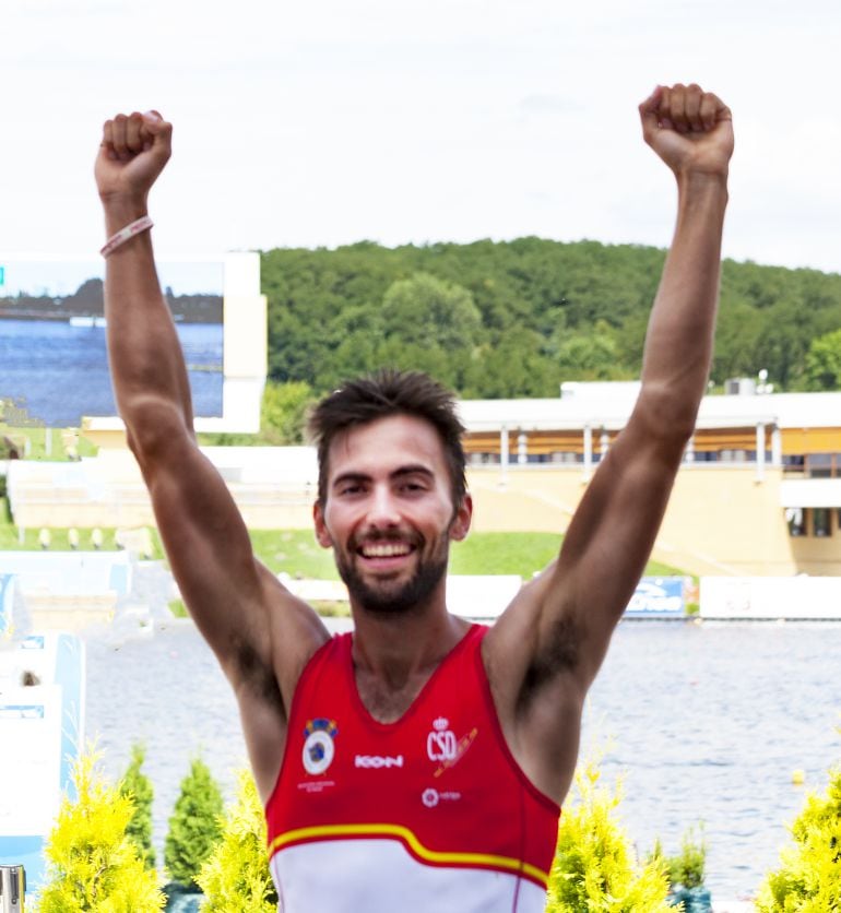 Conde tras proclamarse campeón del mundo sub 23 en Pozna (Polonia)