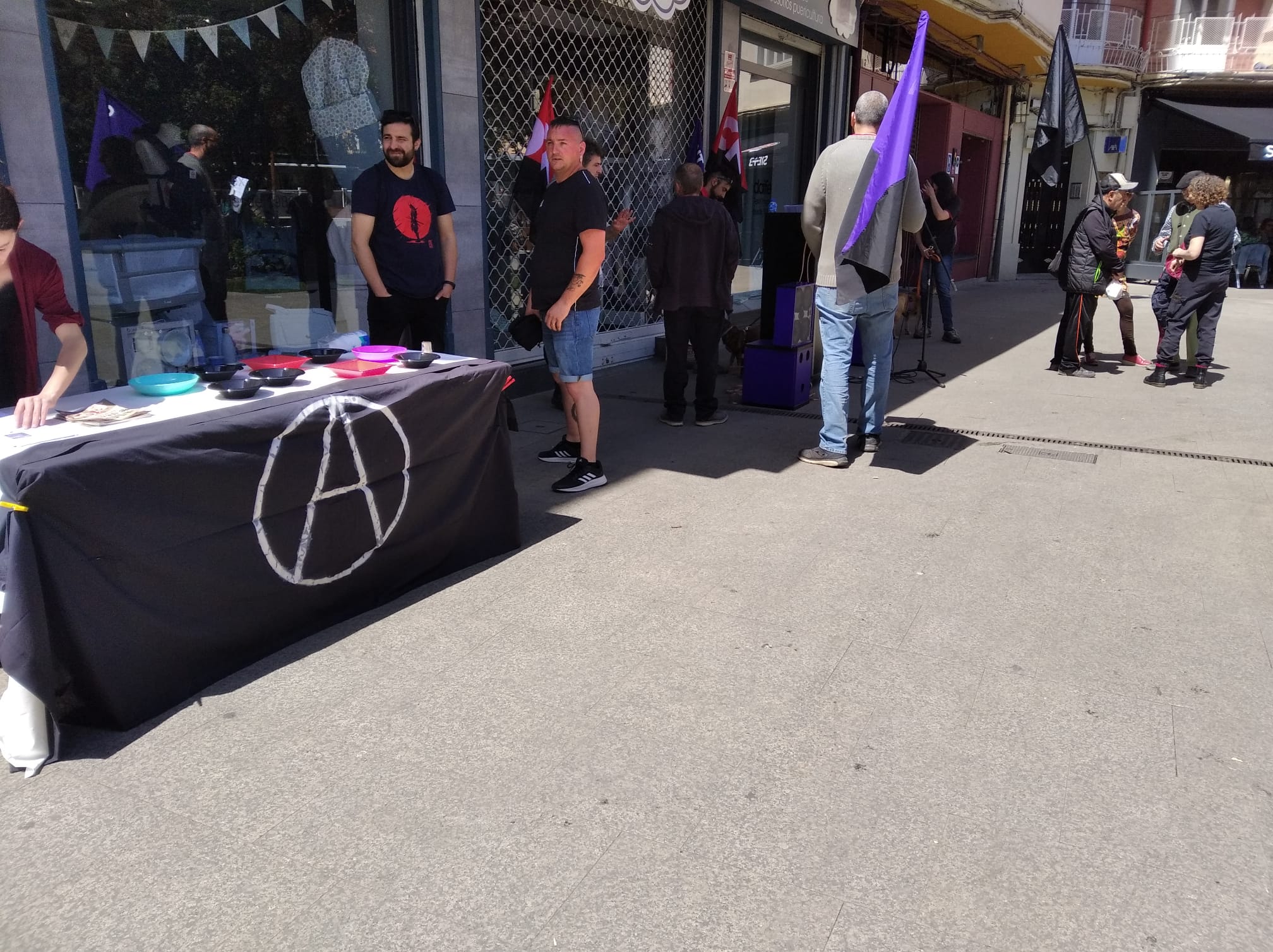 CNT desplegó su actividad en la Plaza de la Constitución