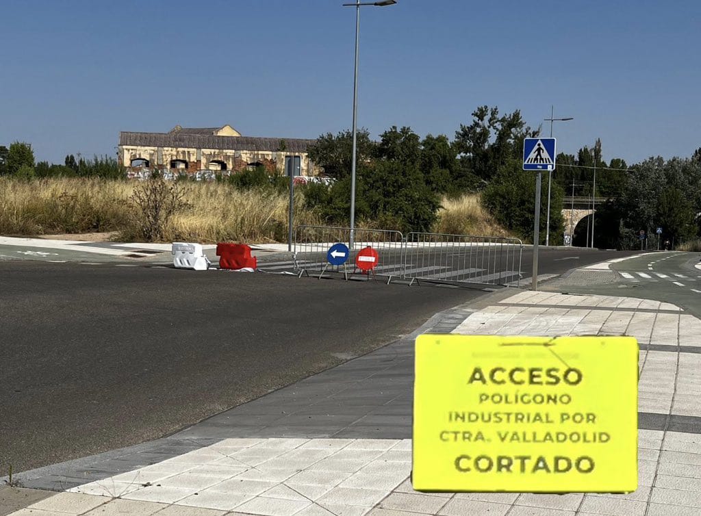El acceso rodado hacia el Picón por la carretera de Valladolid está cortado