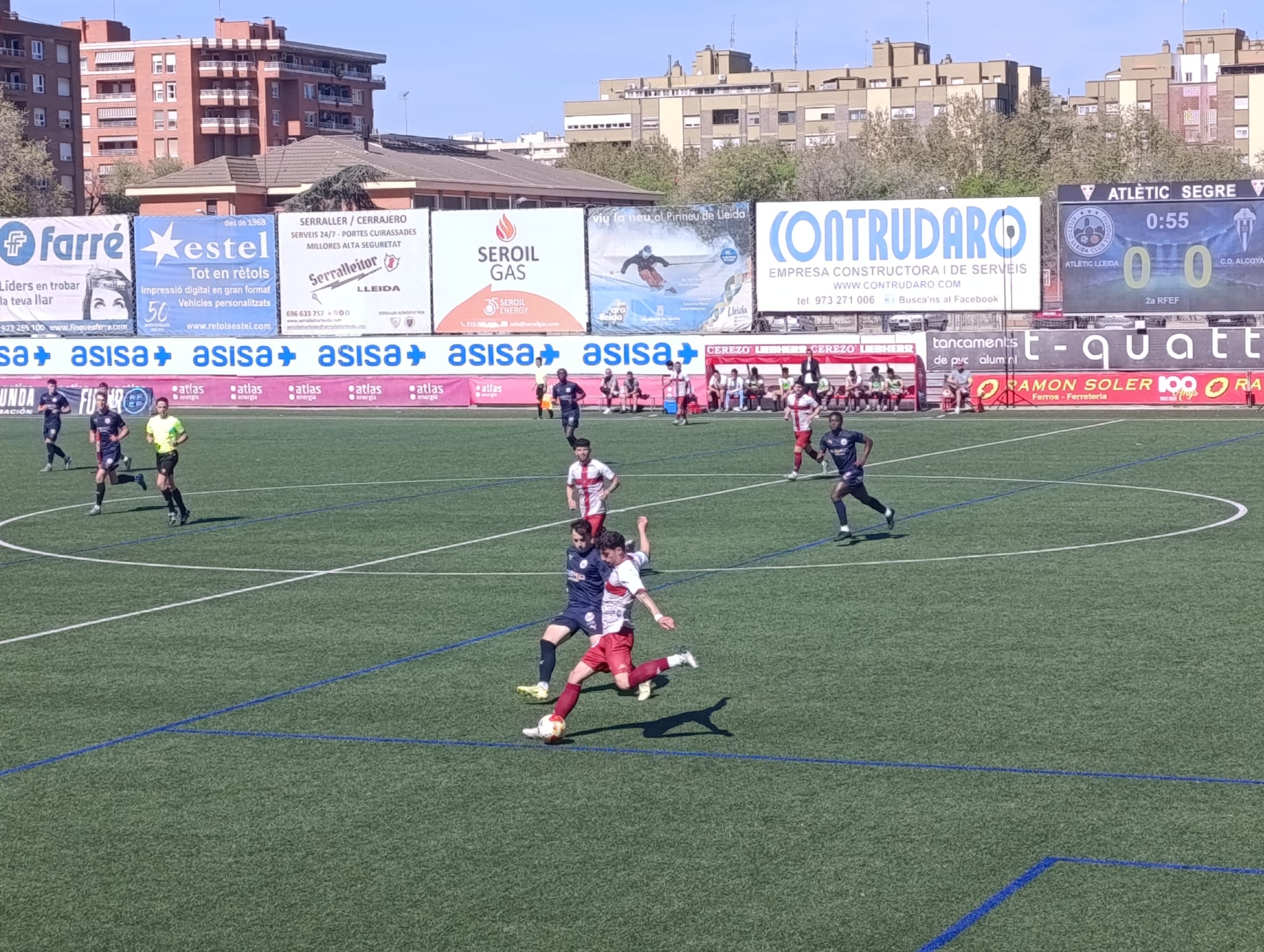 Instante del partido en el Campo Municipal Ramón Farrús de Lleida